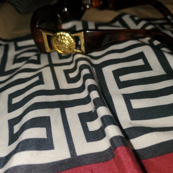 Versace women's sunglasses - Picture 4 of 5